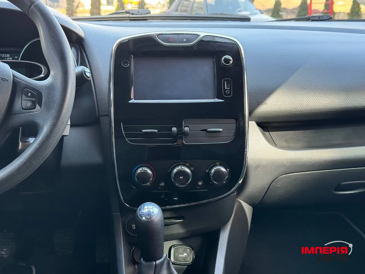 Renault Clio - фото 18