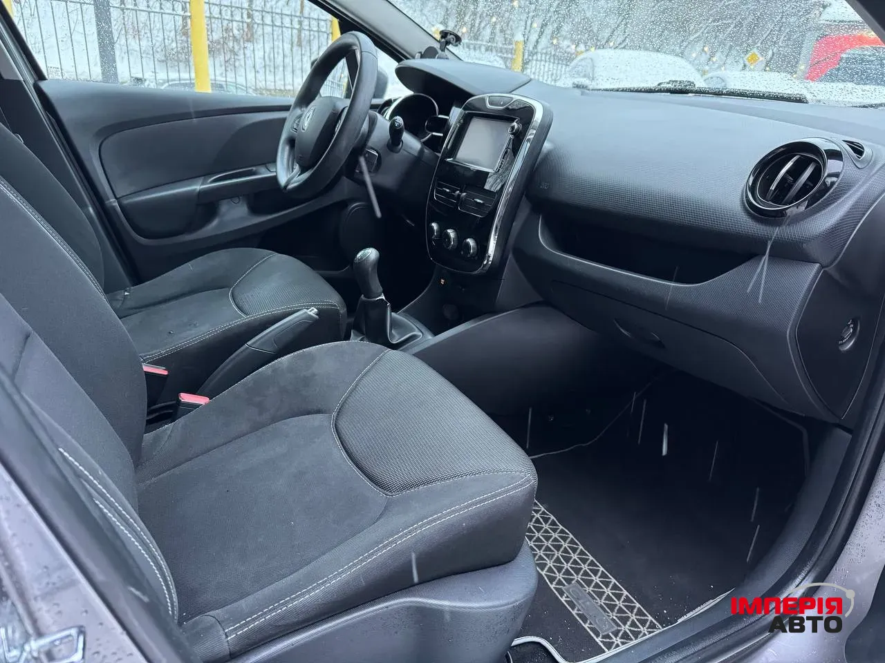 Renault Clio - фото 16