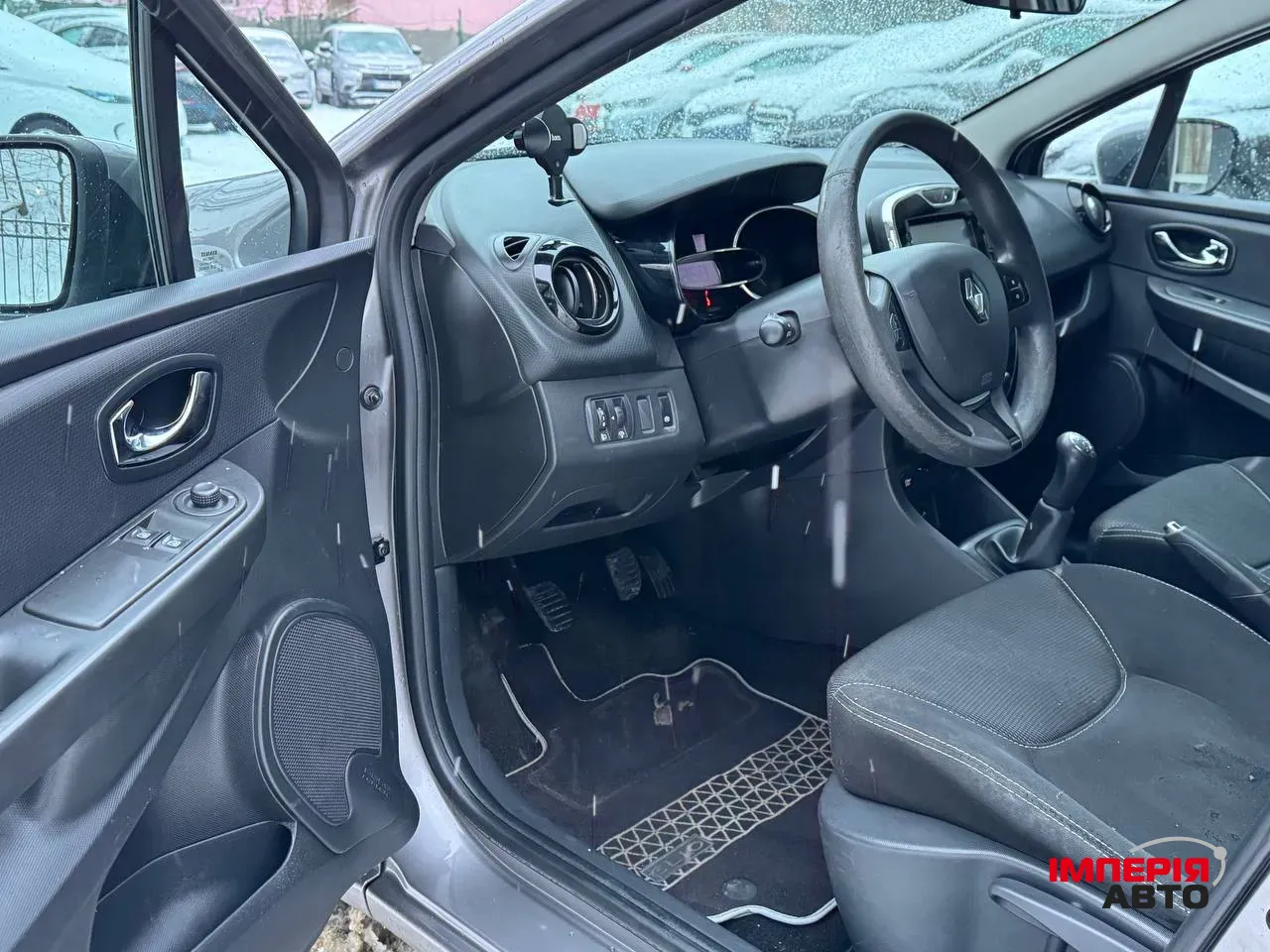 Renault Clio - фото 10