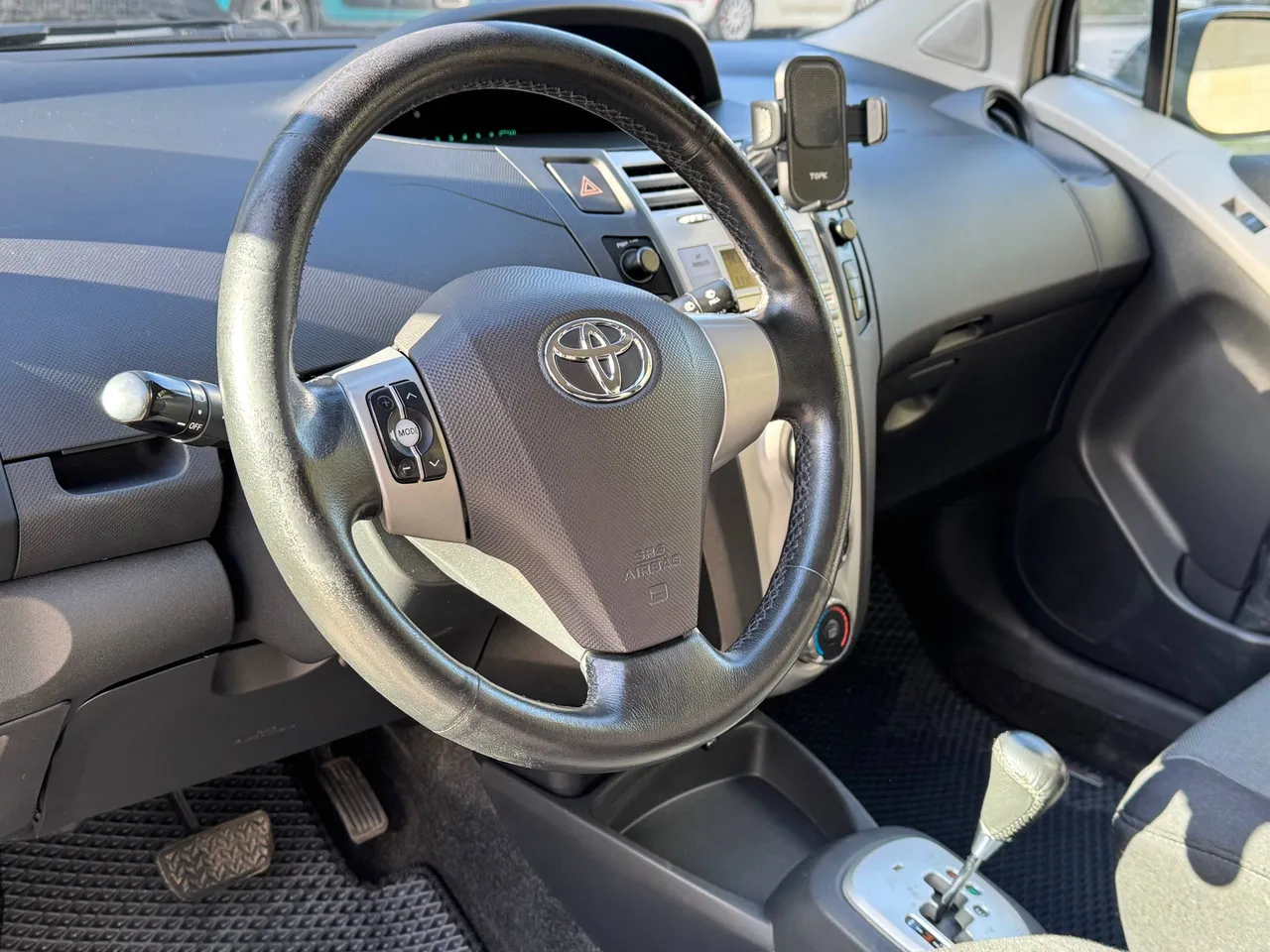 Toyota Yaris - фото 11