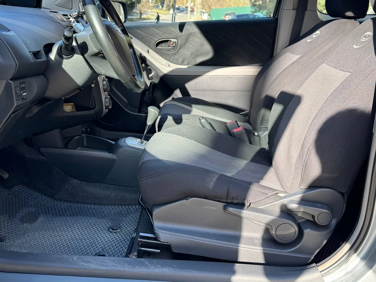 Toyota Yaris - фото 10