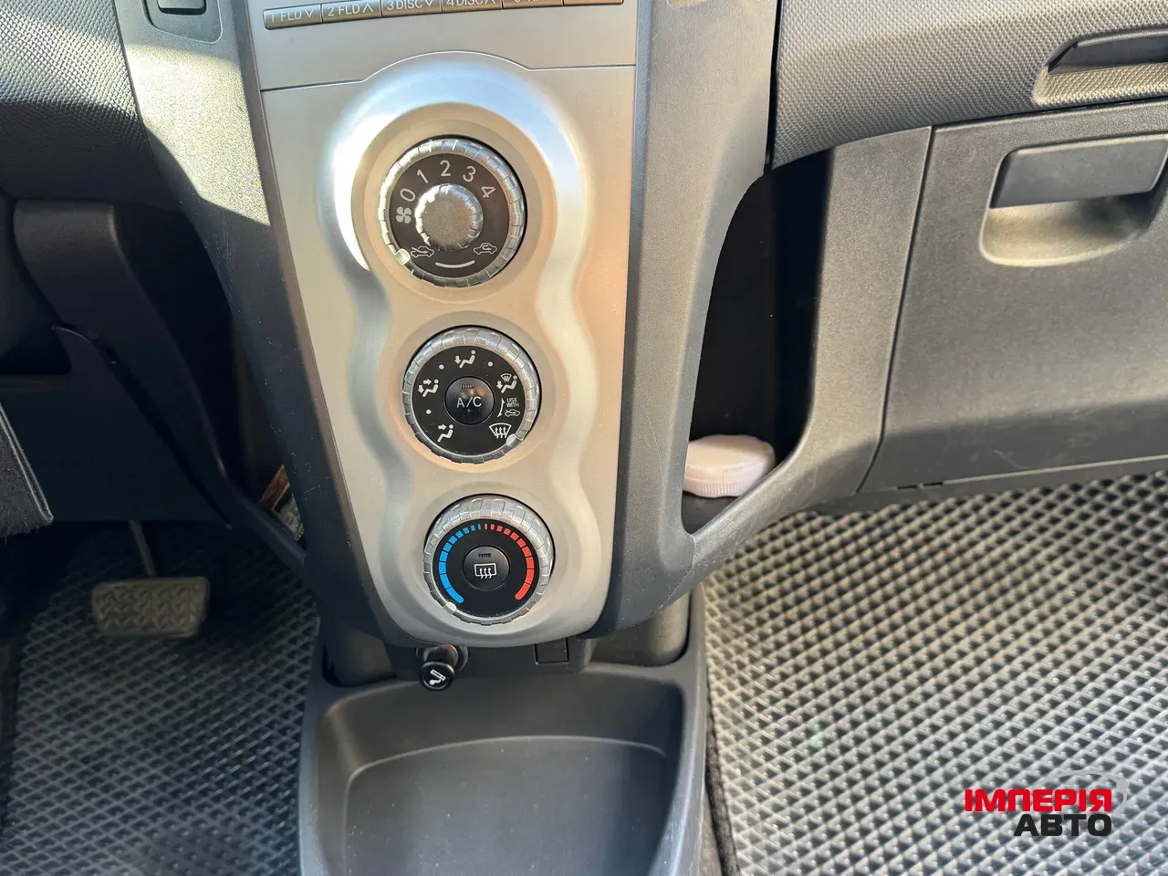 Toyota Yaris - фото 20