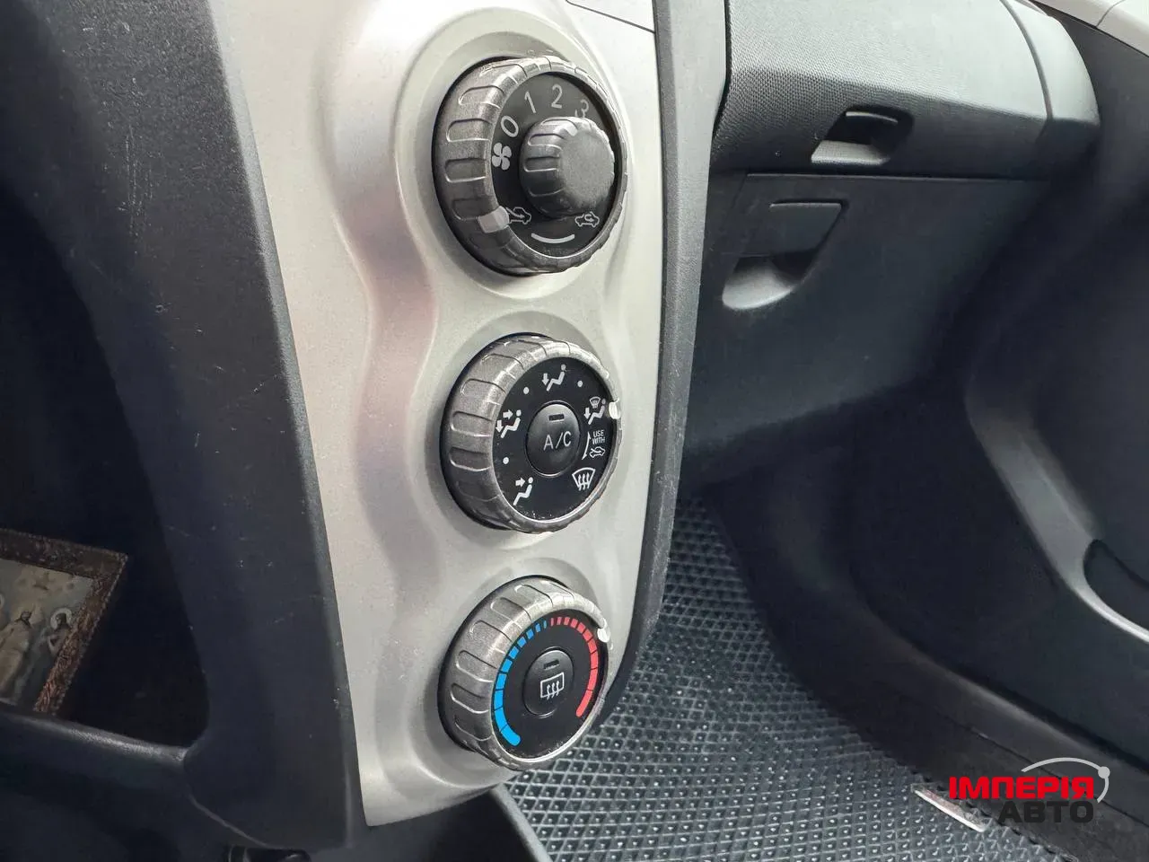 Toyota Yaris - фото 18