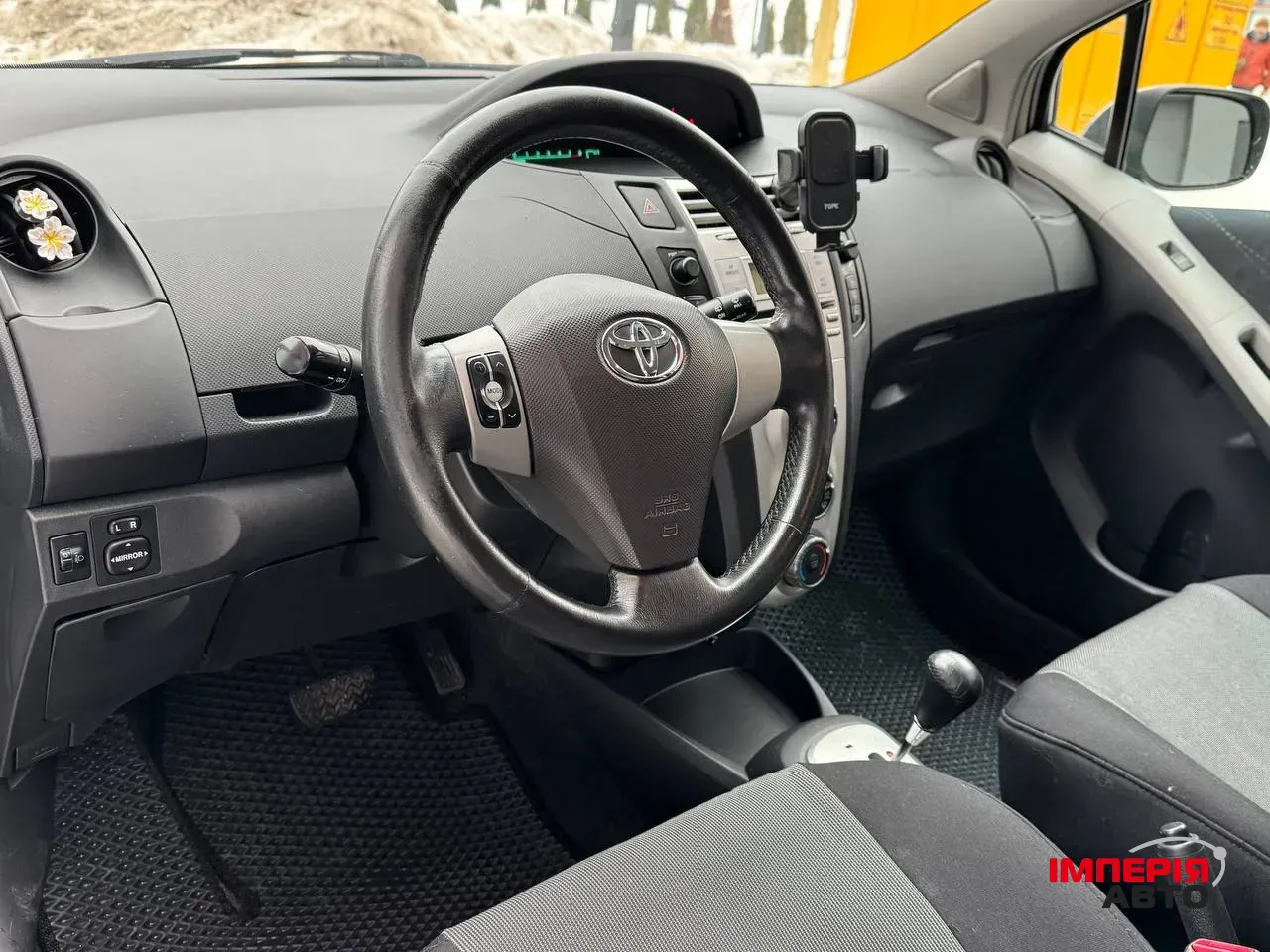 Toyota Yaris - фото 13