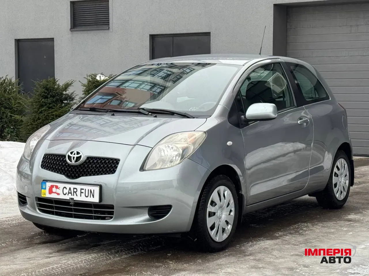 Toyota Yaris - фото 1