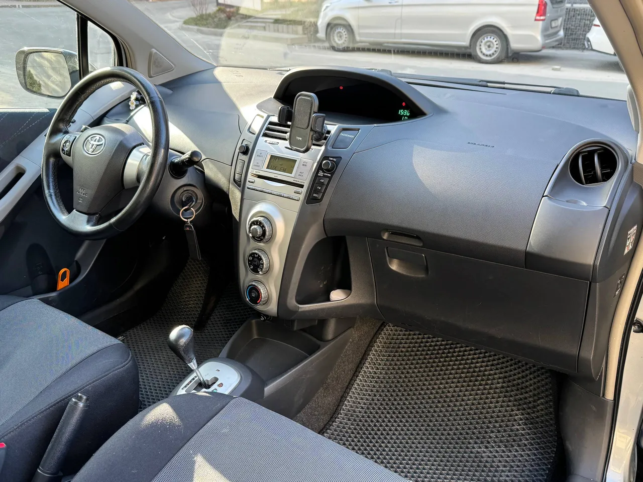 Toyota Yaris - фото 18