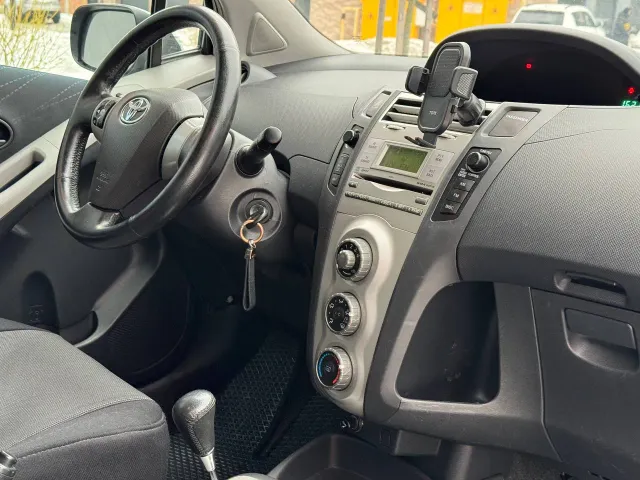 Toyota Yaris - фото 4