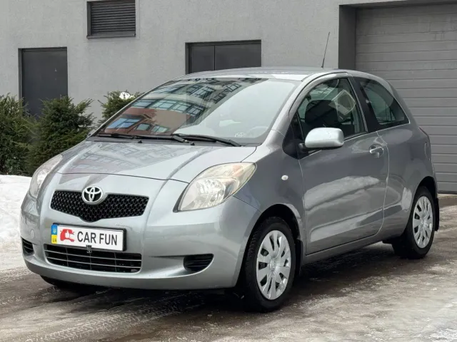 Toyota Yaris - фото 1