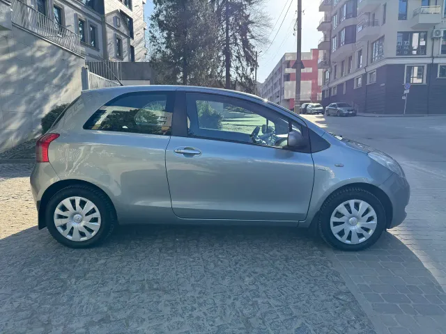 Toyota Yaris - фото 4