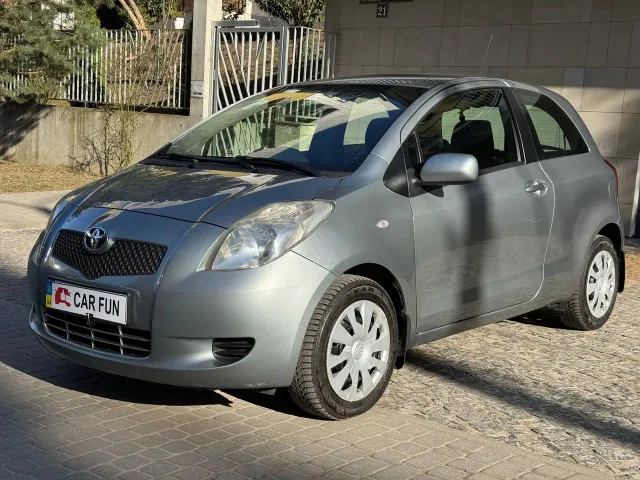 Toyota Yaris - фото 1