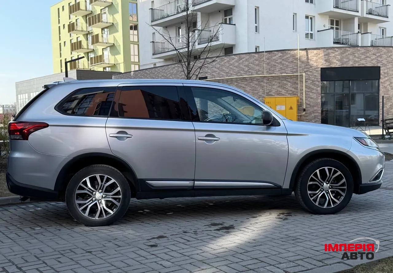 Mitsubishi Outlander - фото 5
