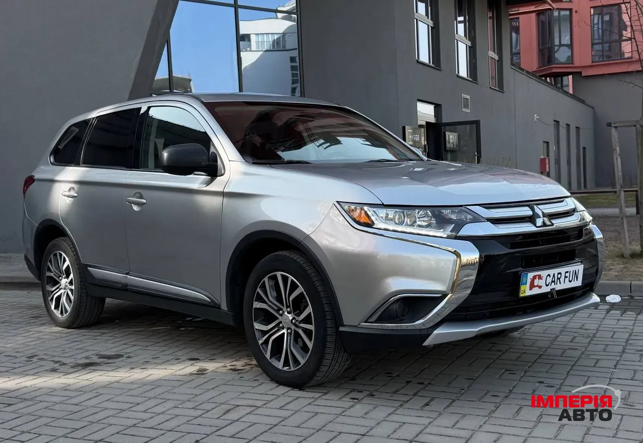 Mitsubishi Outlander - фото 1