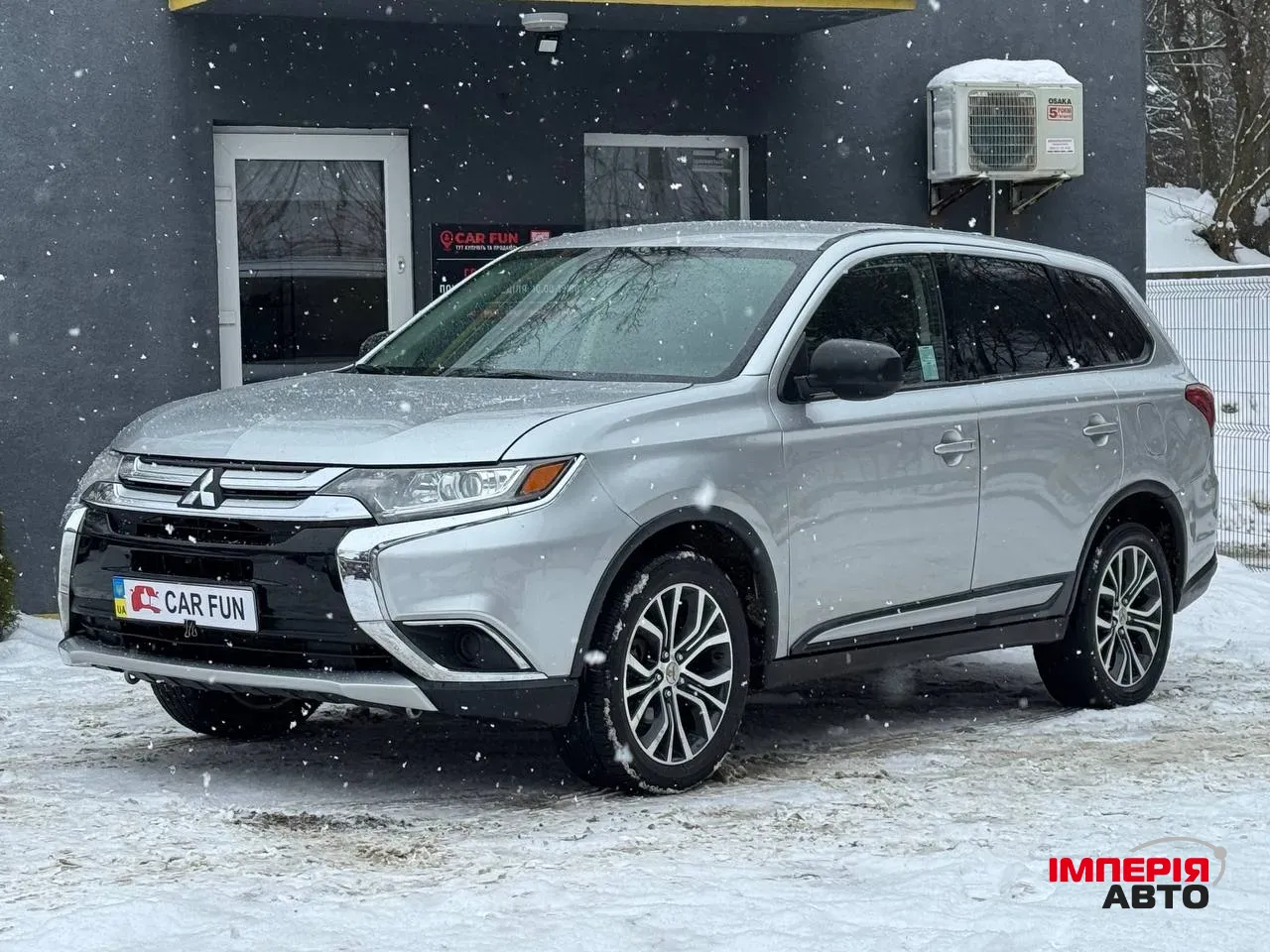 Mitsubishi Outlander - фото 1