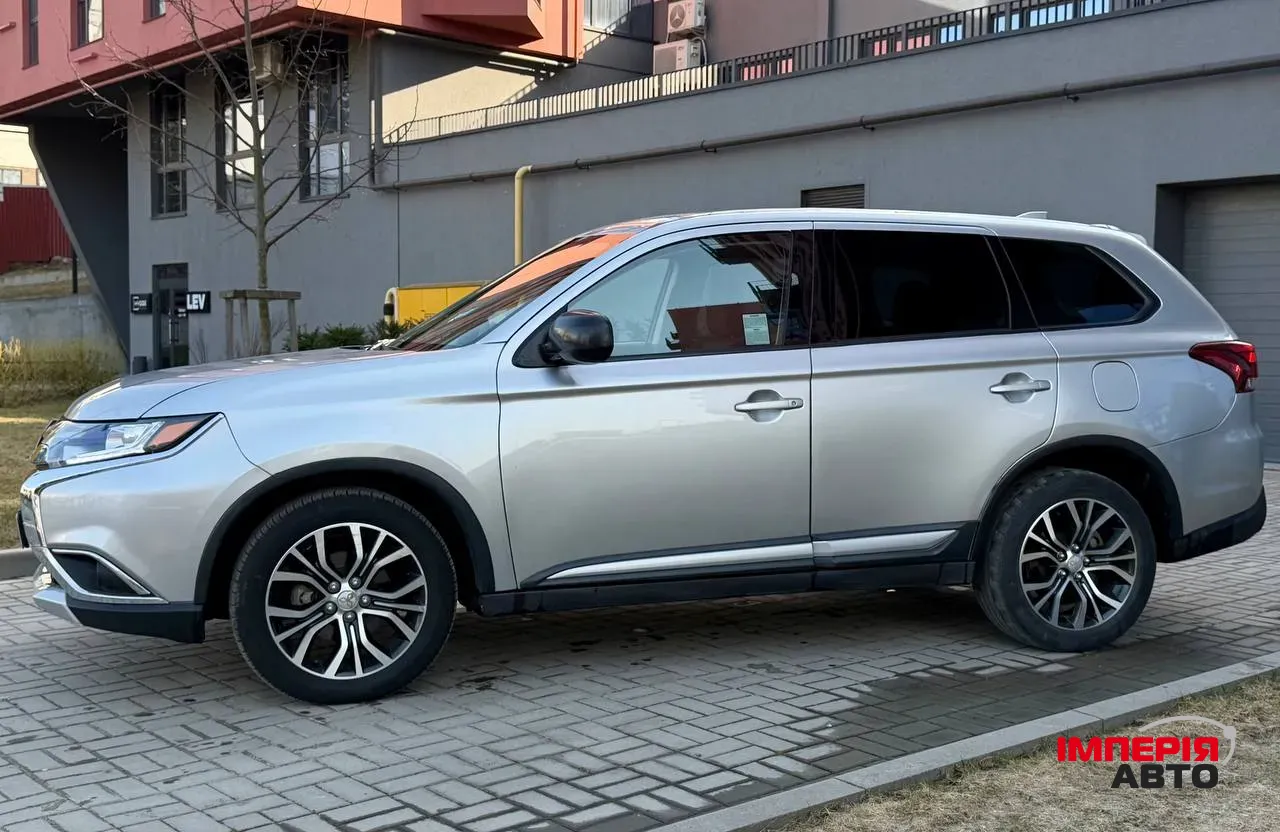 Mitsubishi Outlander - фото 4