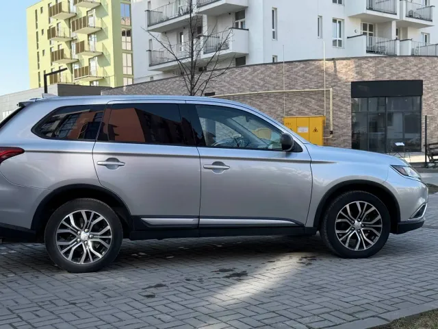 Mitsubishi Outlander - фото 5