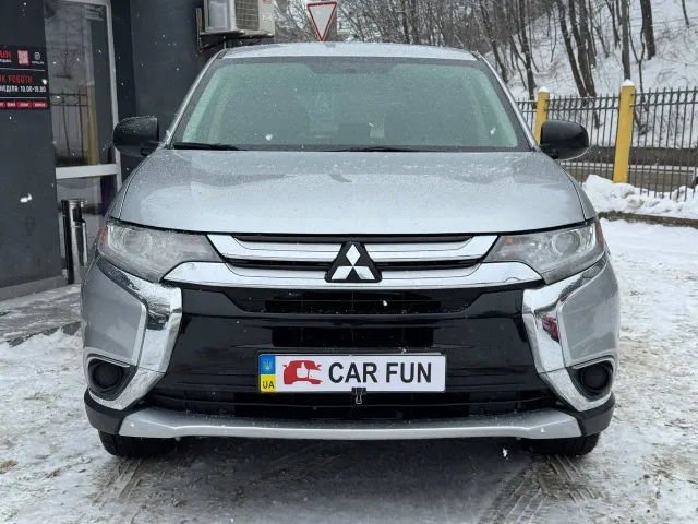 Mitsubishi Outlander - фото 3