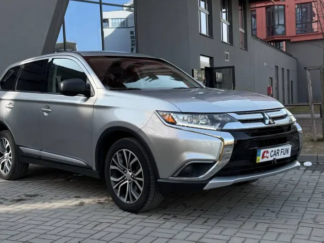Mitsubishi Outlander - фото 1