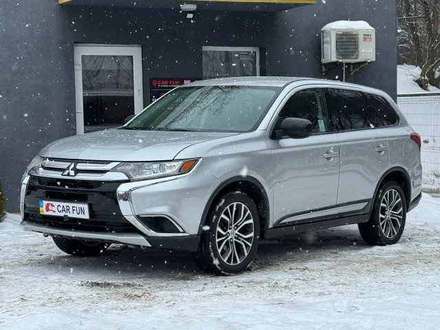 Mitsubishi Outlander - фото 1