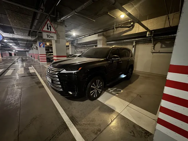 Lexus LX - фото 1