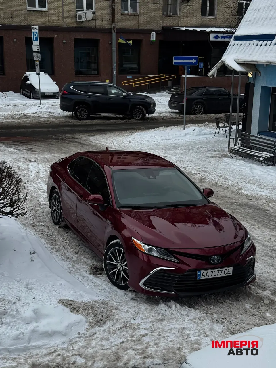 Toyota Camry - фото 1