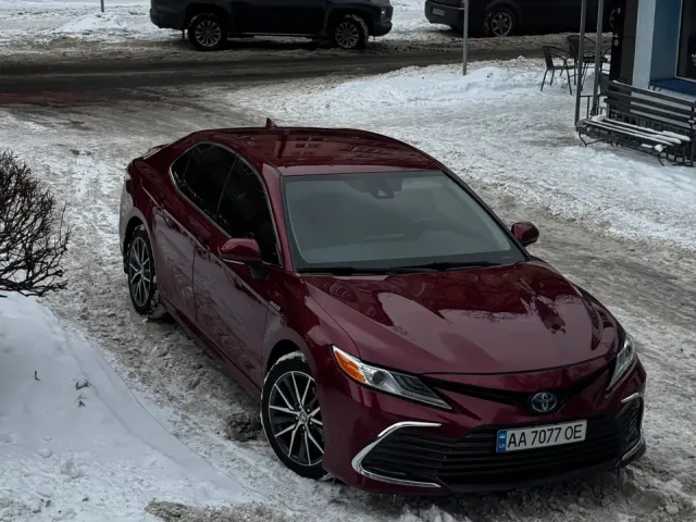 Toyota Camry - фото 1