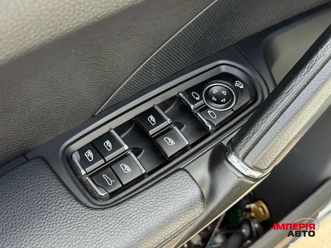 Porsche Cayenne - фото 25