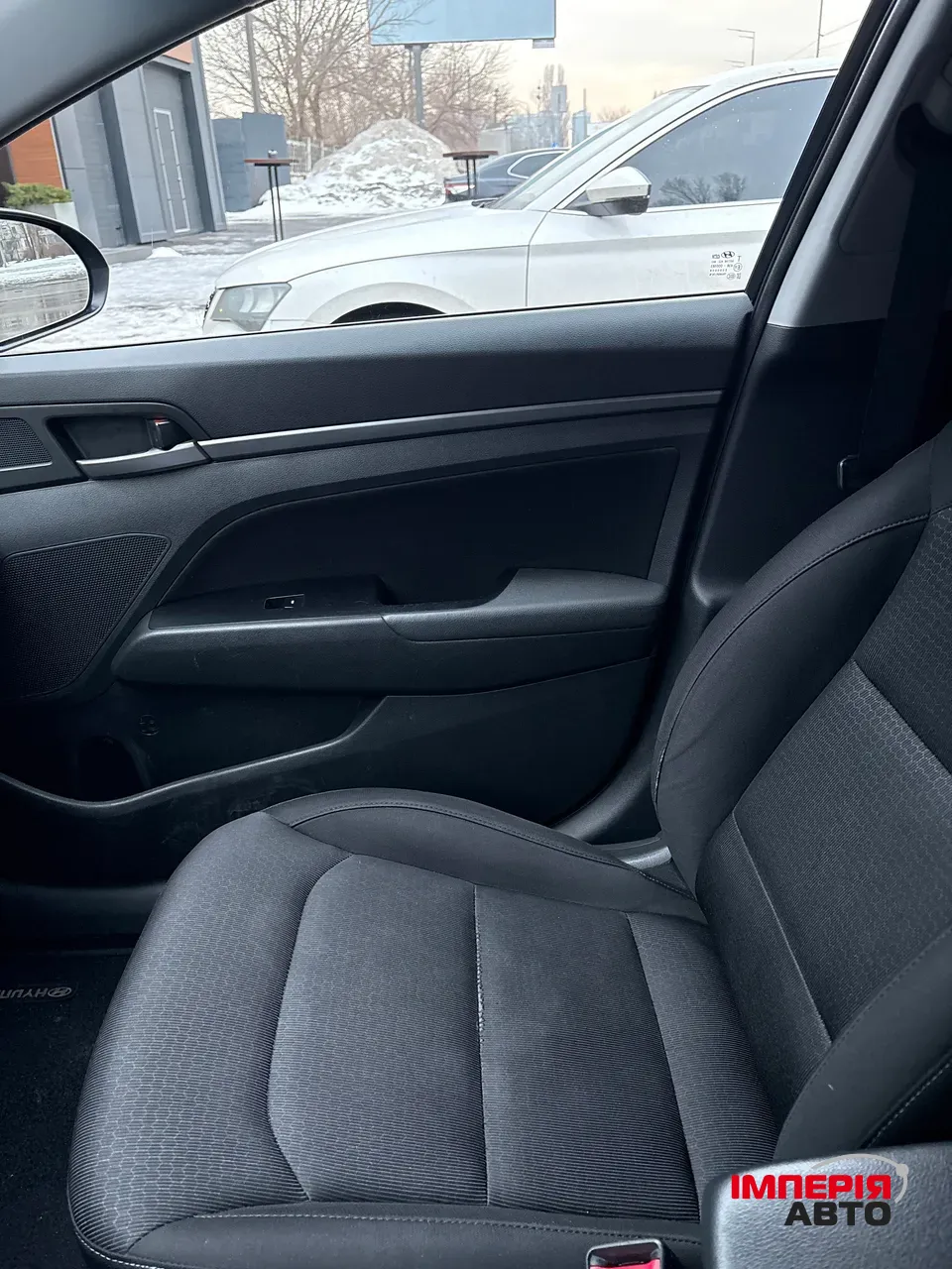 Hyundai Elantra - фото 12