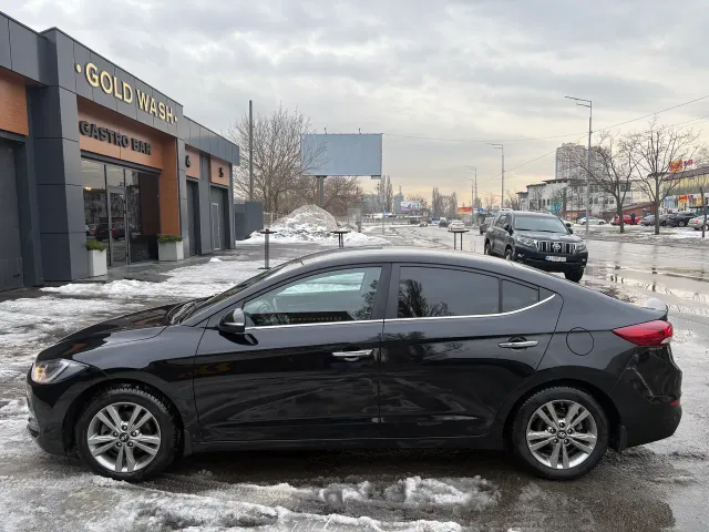 Hyundai Elantra - фото 3