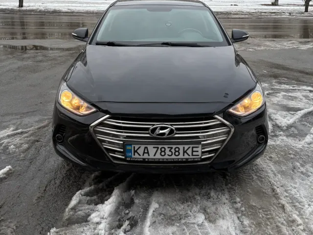 Hyundai Elantra - фото 1