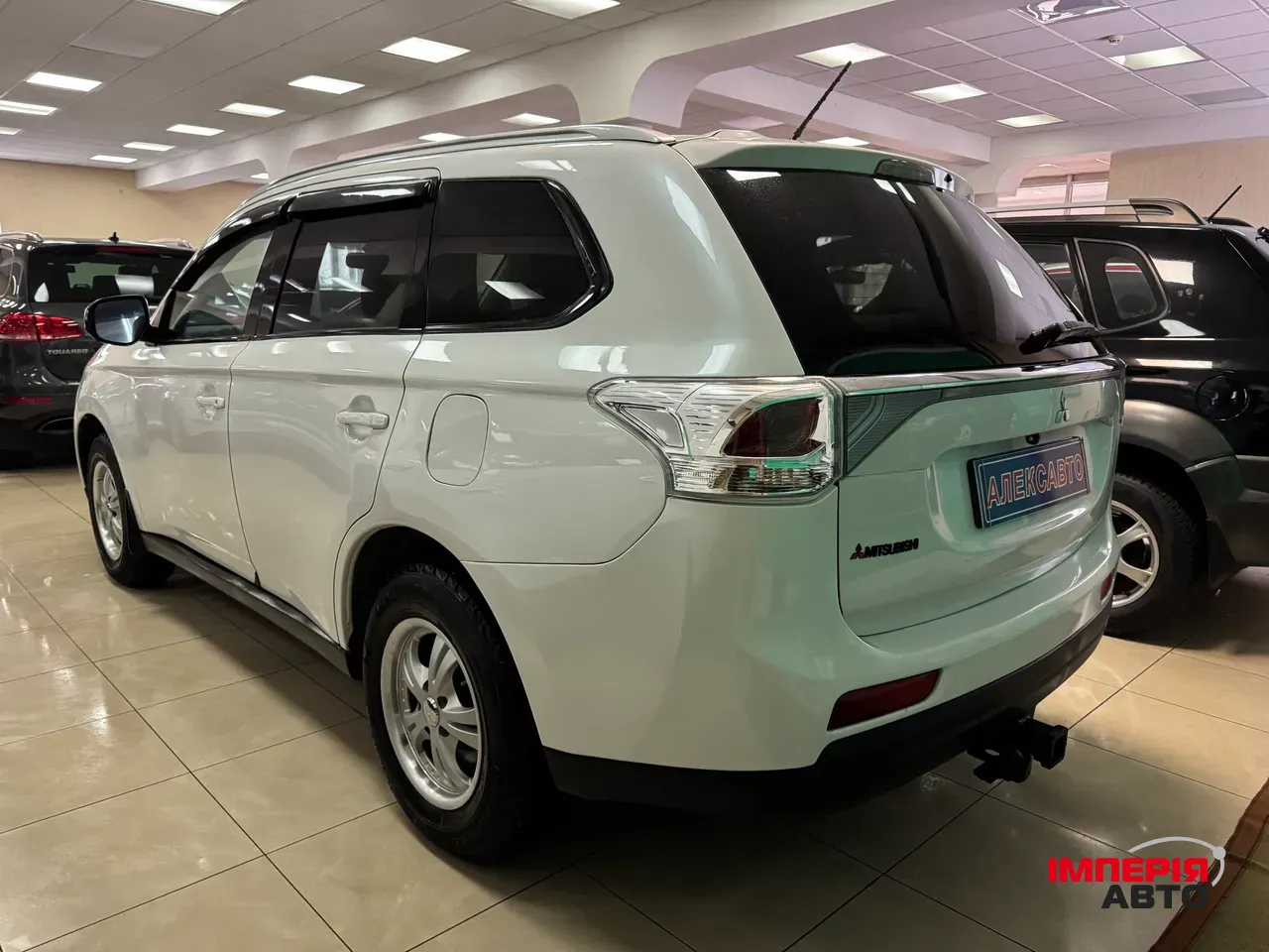 Mitsubishi Outlander - фото 4