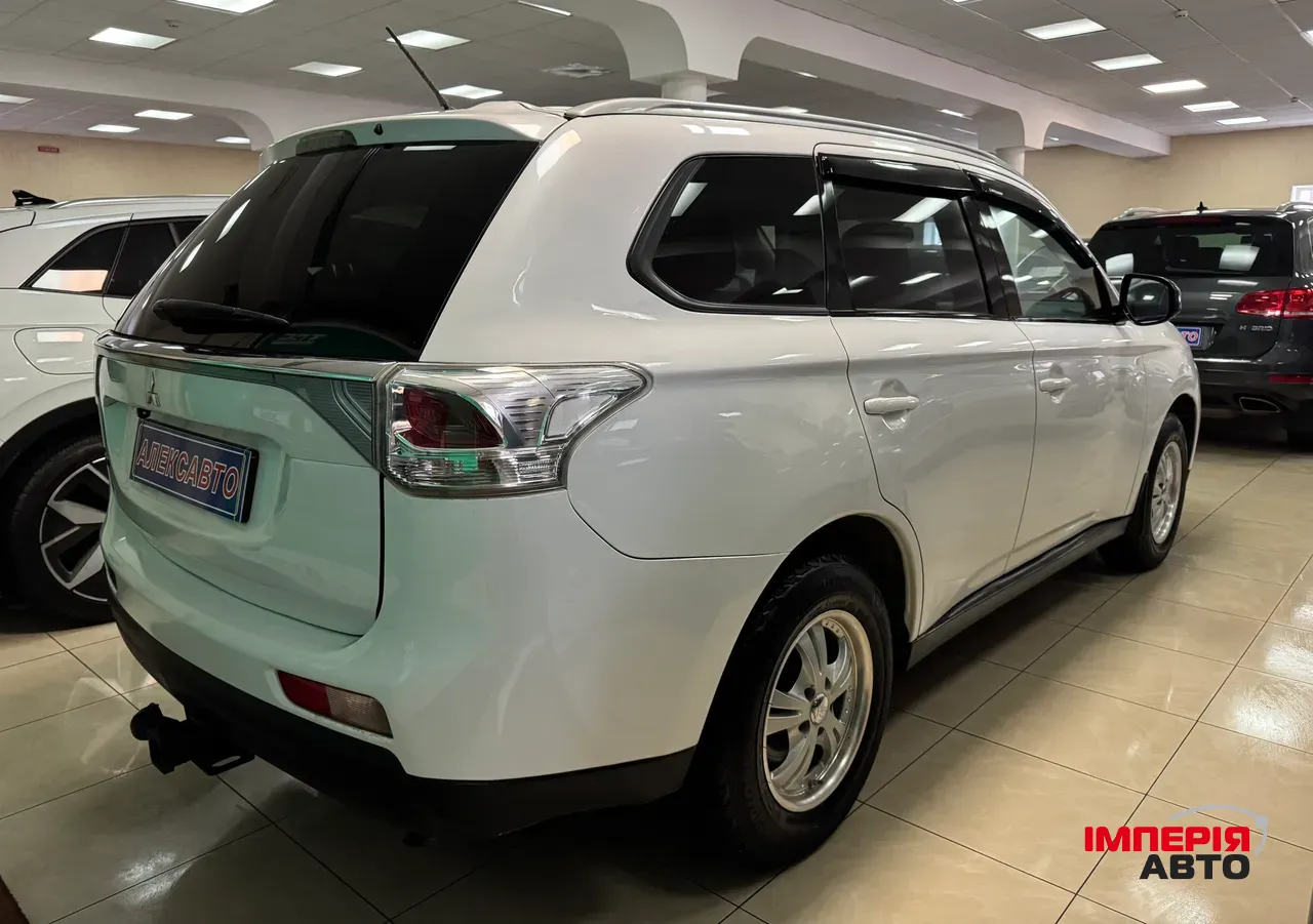 Mitsubishi Outlander - фото 6