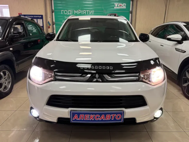 Mitsubishi Outlander - фото 2