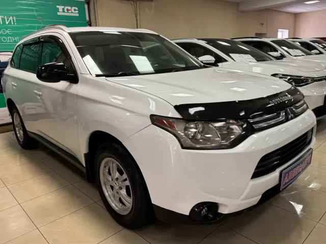 Mitsubishi Outlander - фото 1