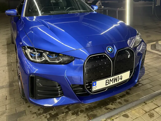 BMW i4 - фото 1