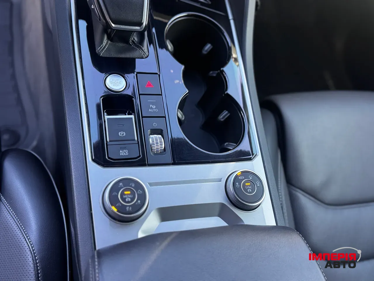 Volkswagen Touareg - фото 12