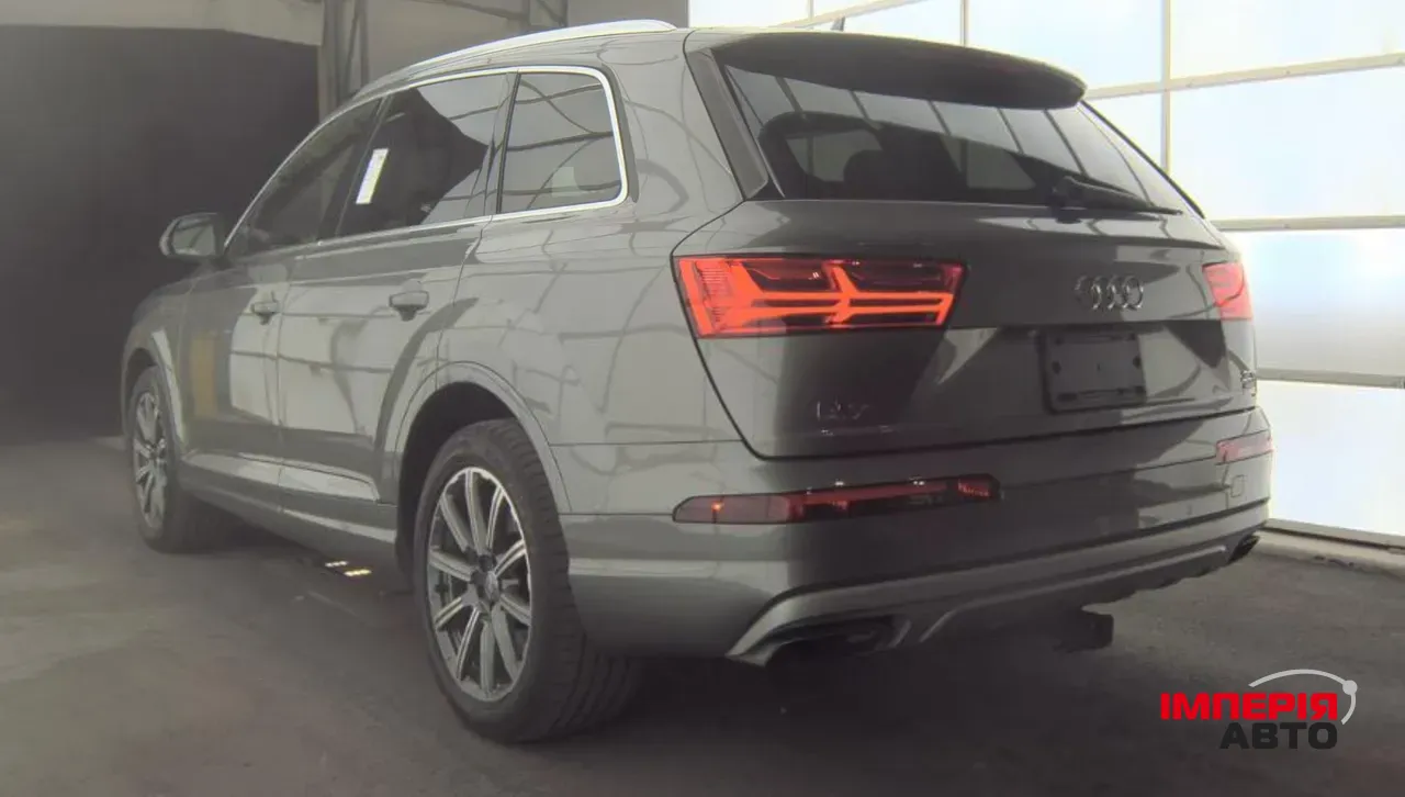 Audi Q7 - фото 1