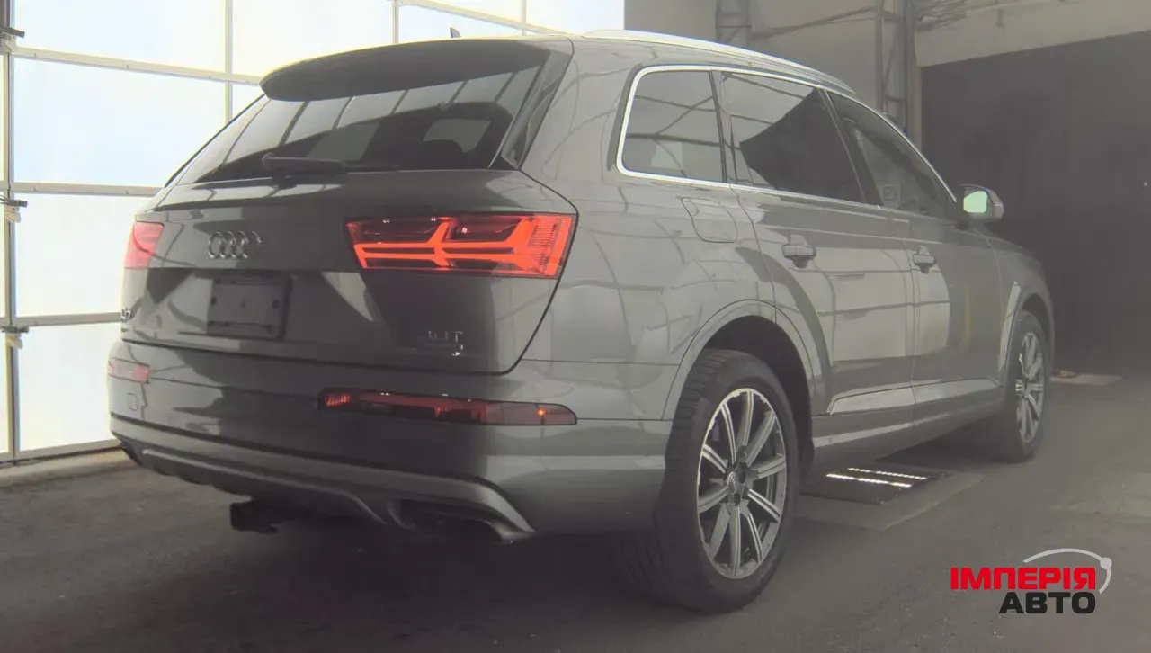 Audi Q7 - фото 7