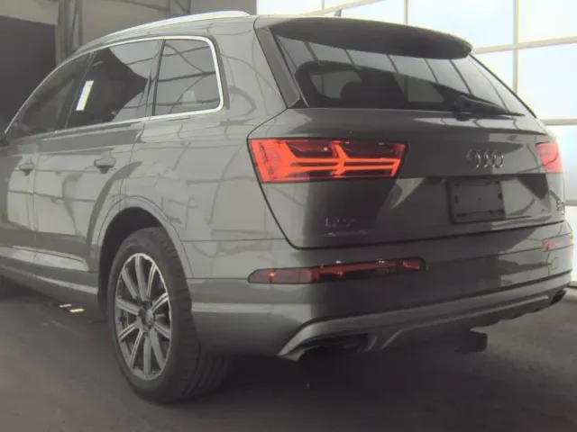 Audi Q7 - фото 1