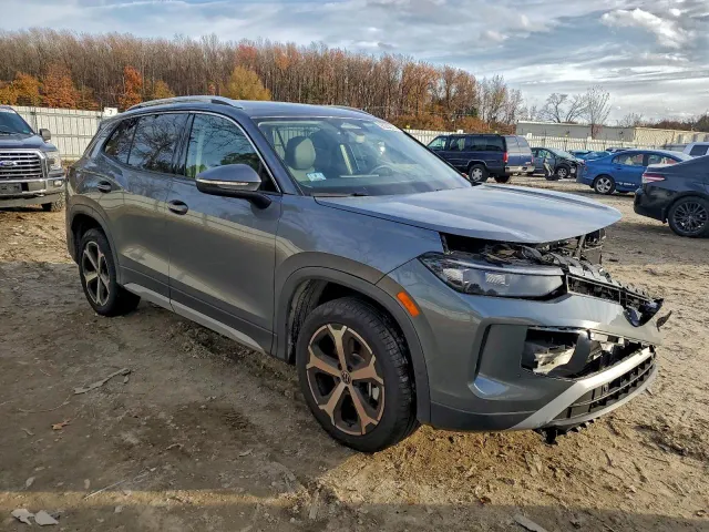 Volkswagen Tiguan - фото 1