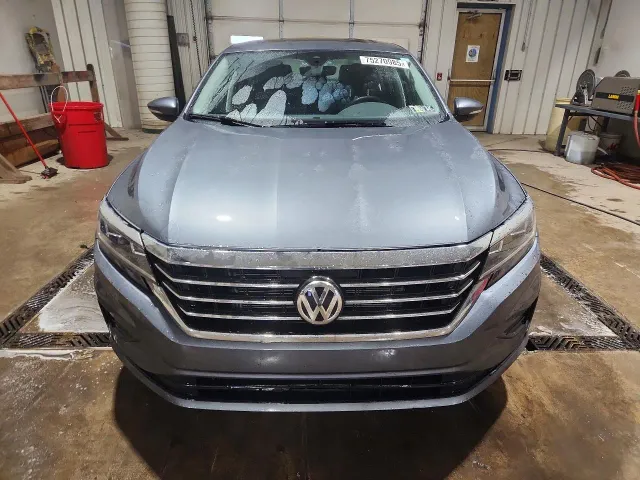 Volkswagen Passat - фото 1