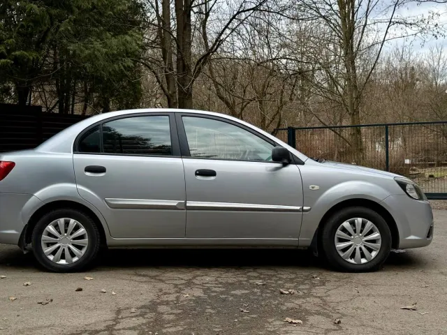 Kia Rio - фото 4