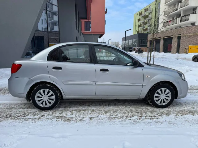 Kia Rio - фото 4