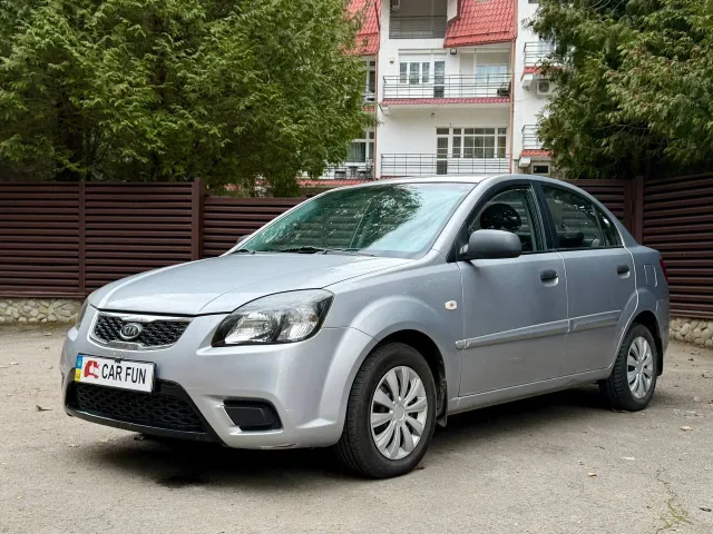 Kia Rio - фото 1