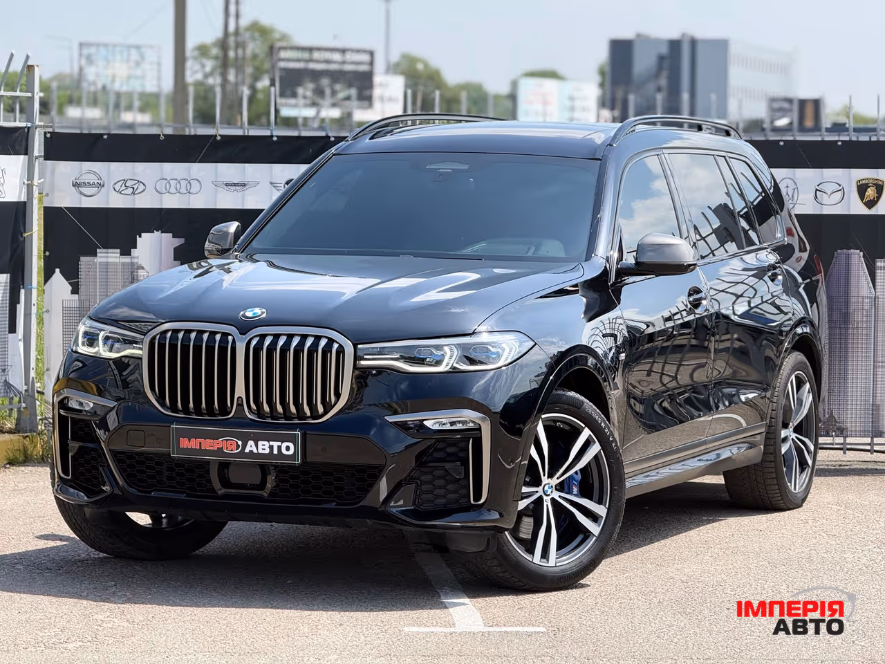 BMW X7 - фото 1