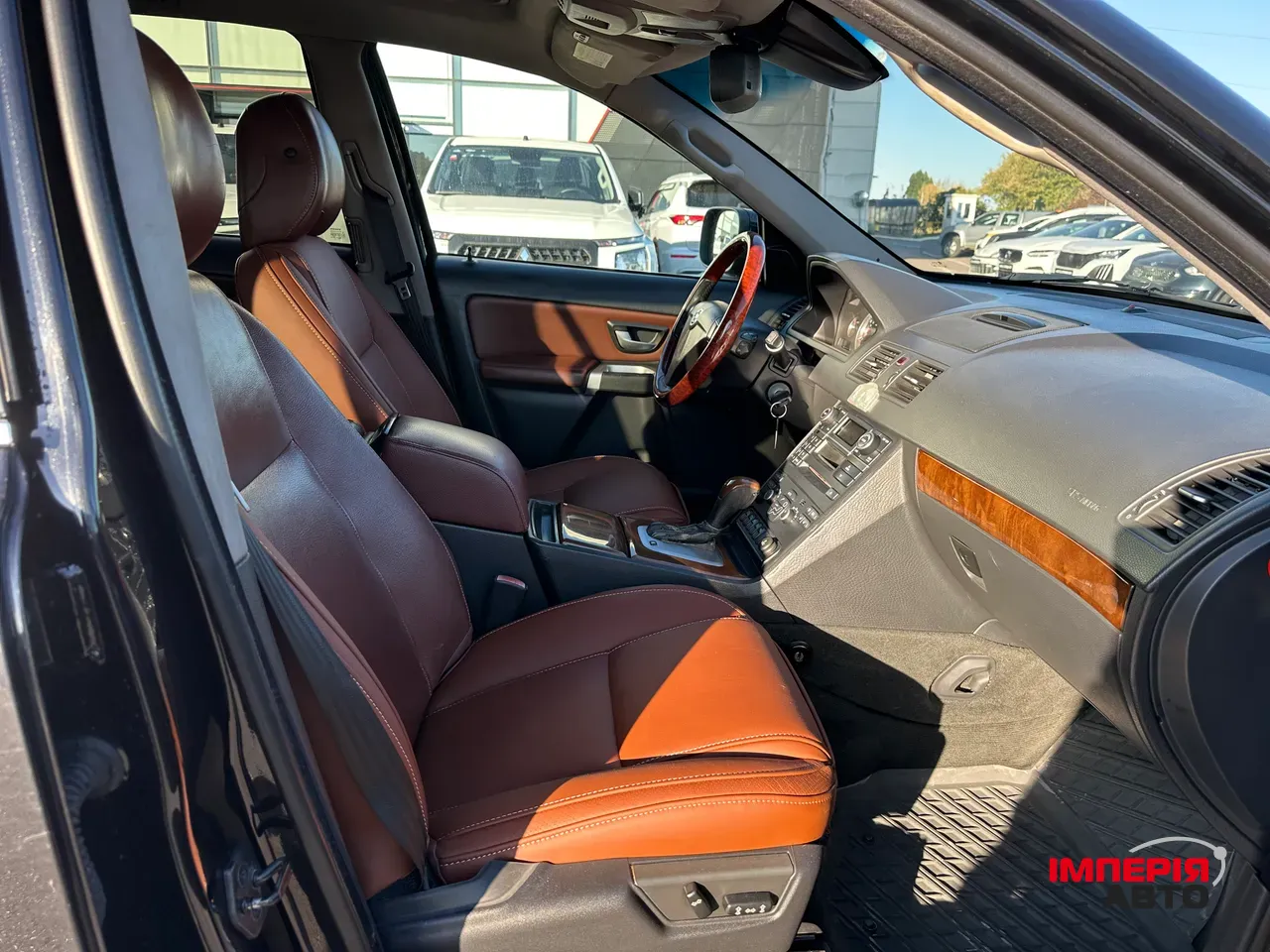 Volvo XC90 - фото 12