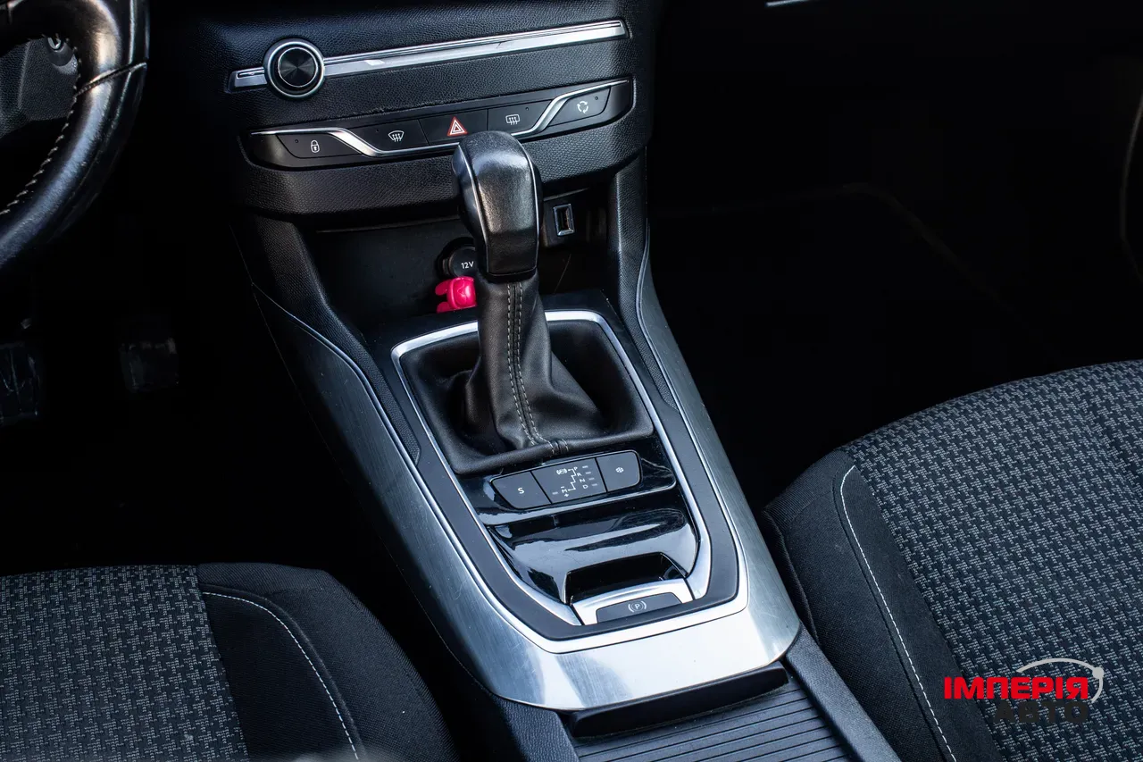 Peugeot 308 - фото 8