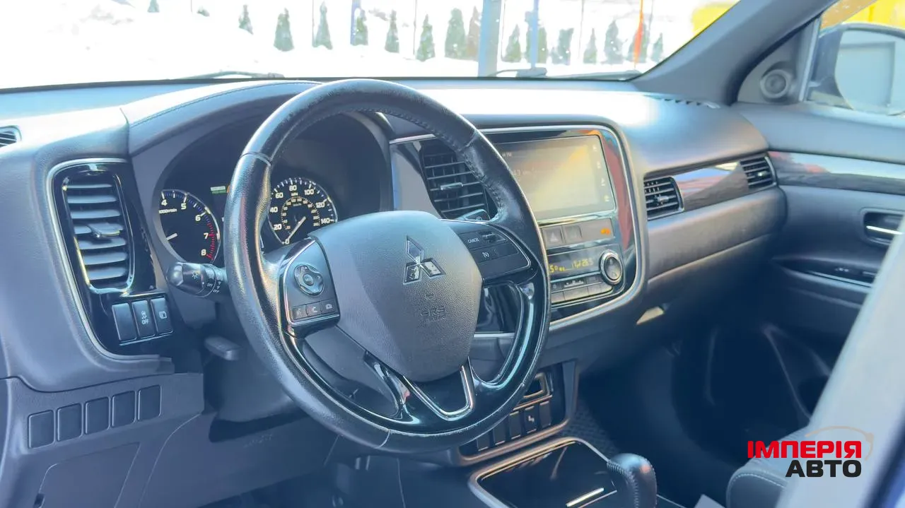 Mitsubishi Outlander - фото 11