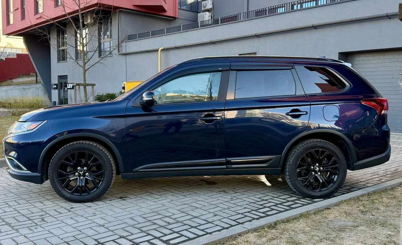 Mitsubishi Outlander - фото 4