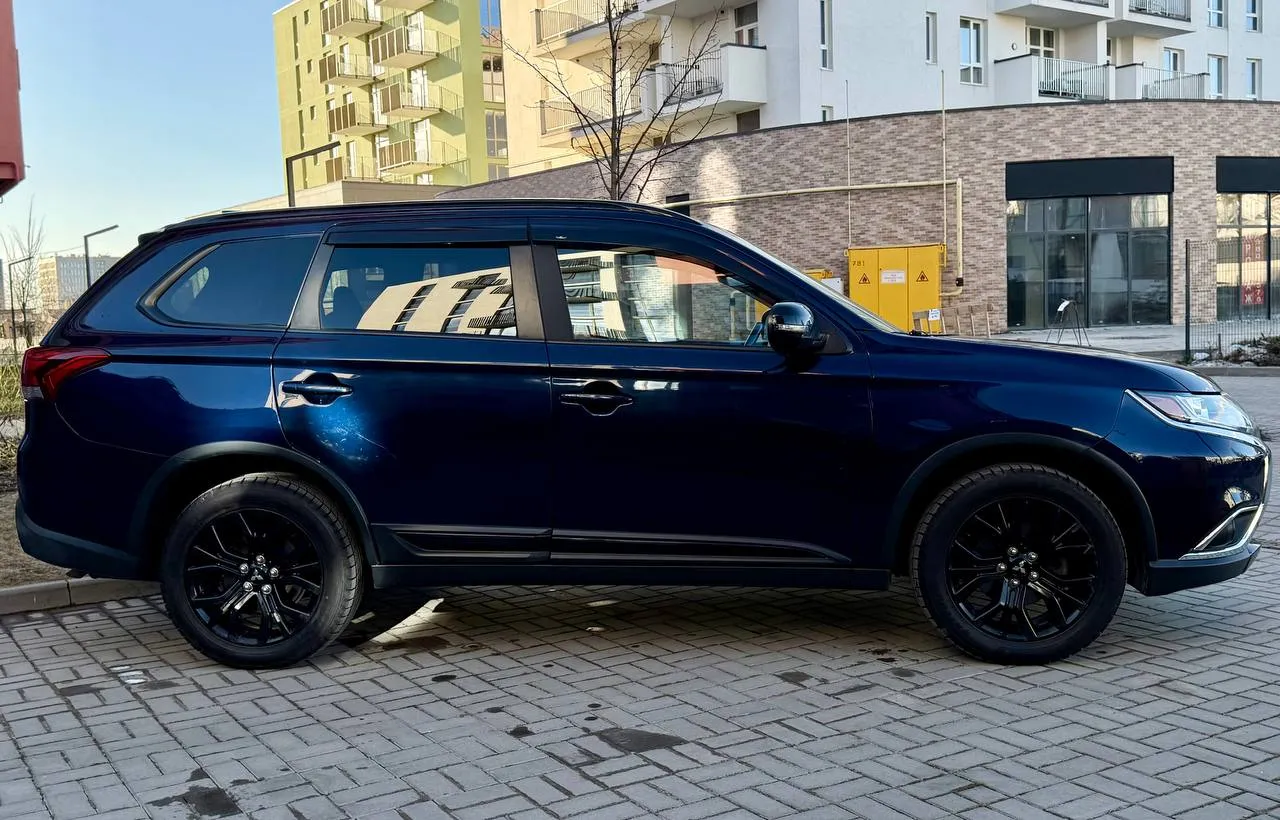 Mitsubishi Outlander - фото 3