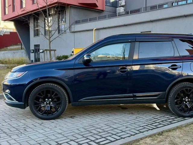 Mitsubishi Outlander - фото 4